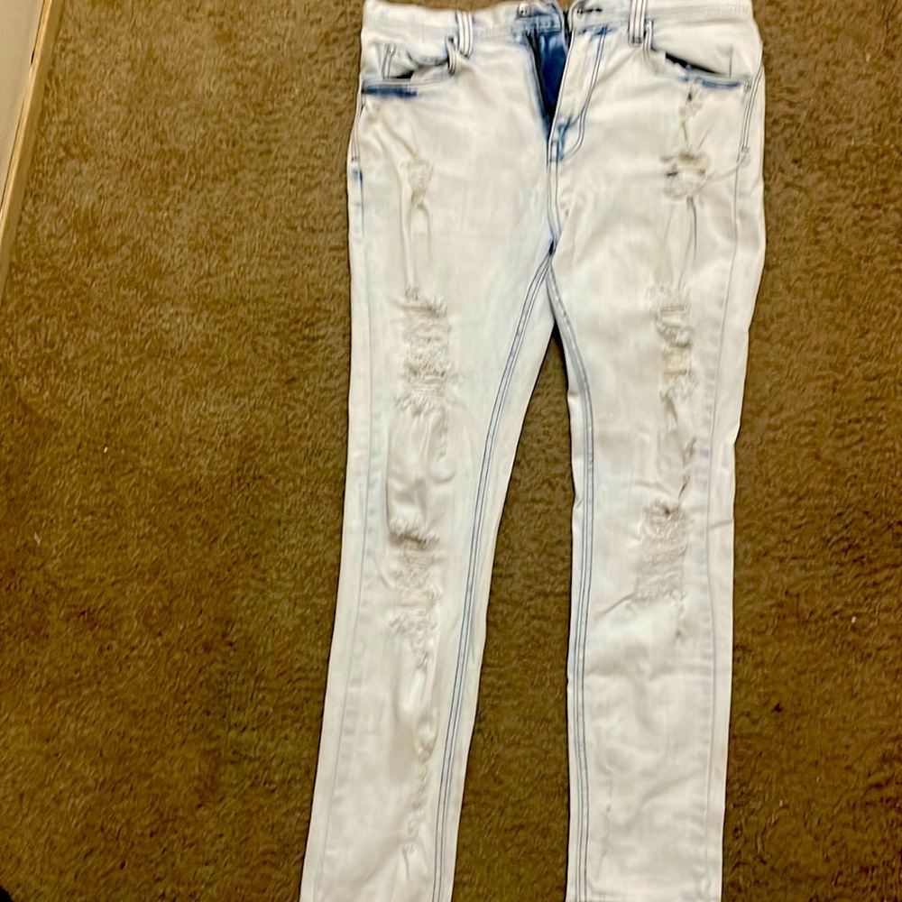 Selling these Empyer slim fit Jeans they are brand new